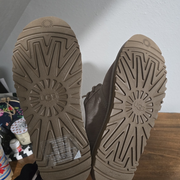 UGG Gray Nuemel Shearling Lined Boots - Picture 3 of 4